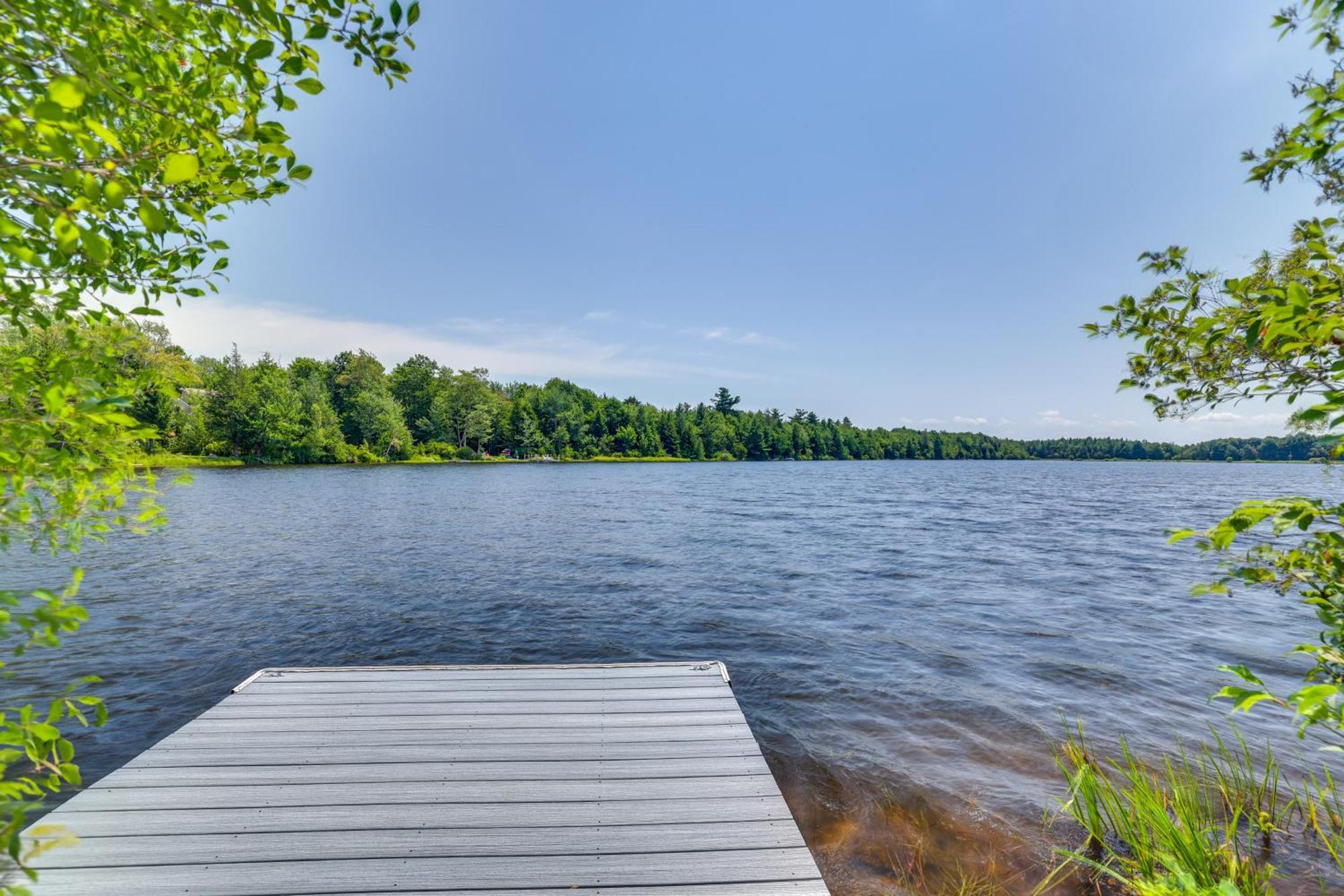Holiday home Lakefront Poconos With Hot Tub! Pocono Summit