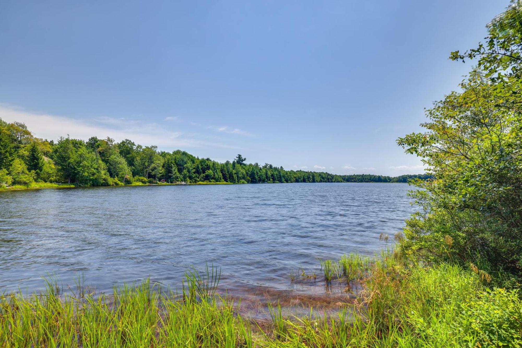 Lakefront Poconos With Hot Tub! *