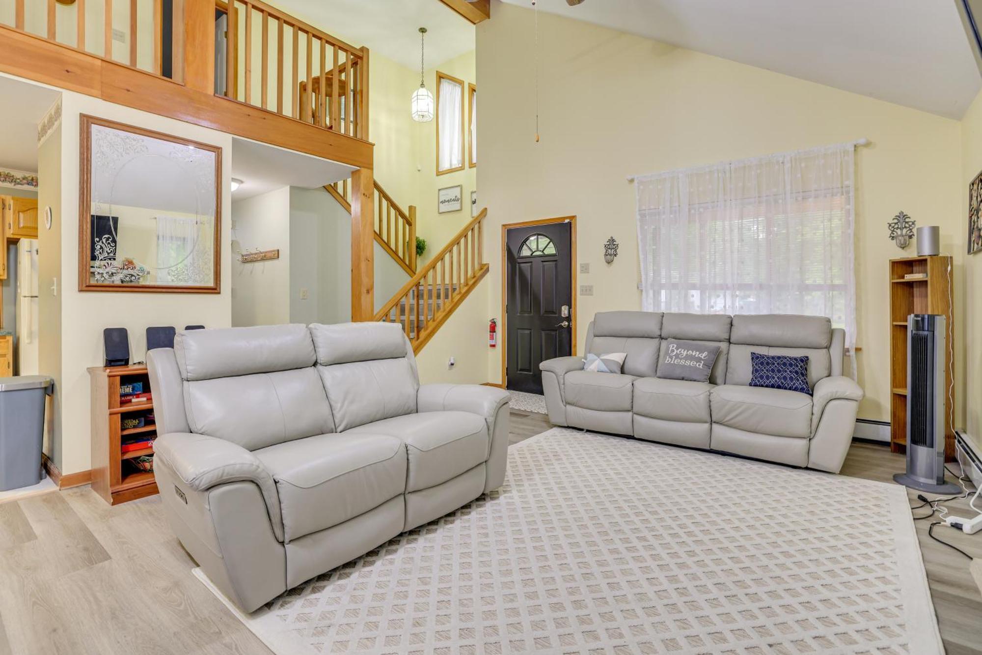 Lakefront Poconos With Hot Tub! * Pocono Summit