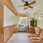 Lakefront Poconos Home With Hot Tub!