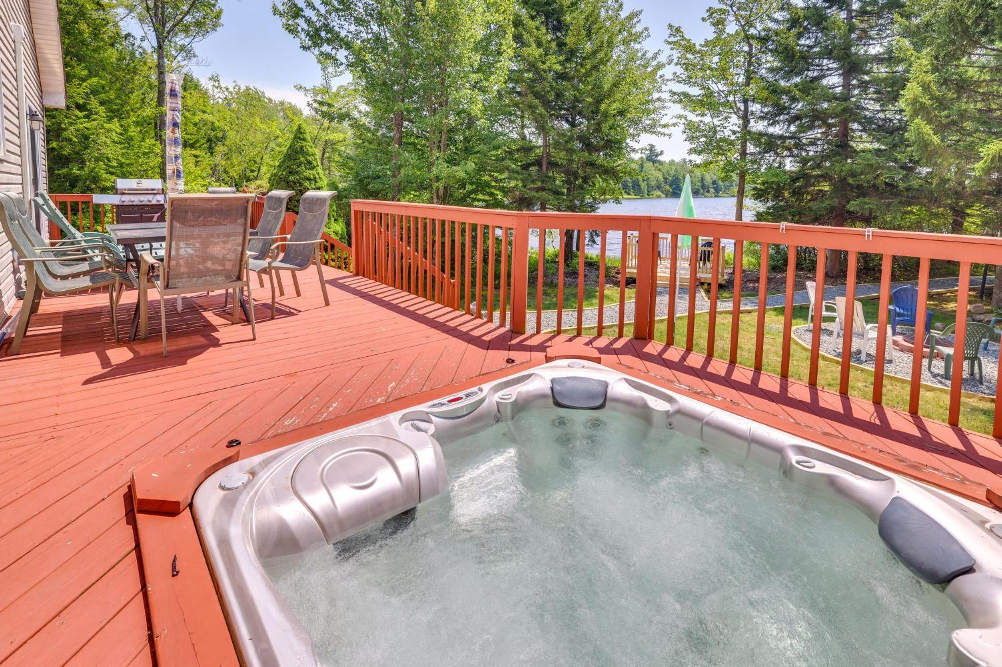 Lakefront Poconos With Hot Tub! Сasa de vacaciones *